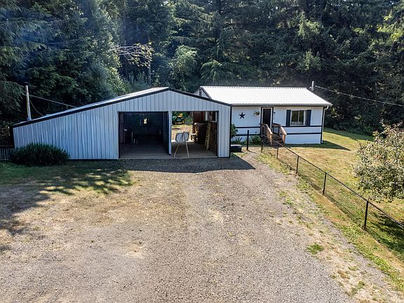 3rd image of 136 N Davis Ln