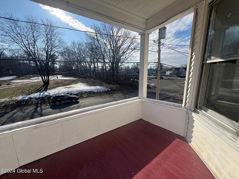 5th image of 35 Fehr Avenue