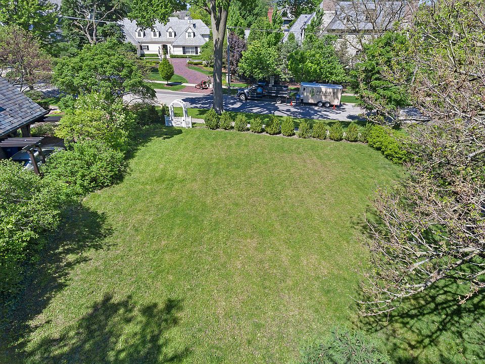 2nd image of 417 S Elm St