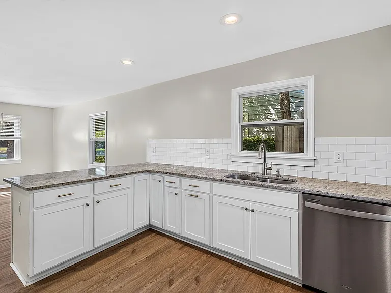 1208 Hawthorne Rd — Photo 10