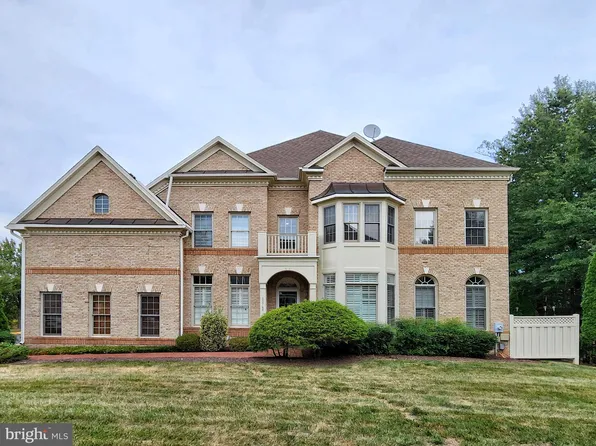 12748 Lady Somerset Ln, Fairfax, VA 22033