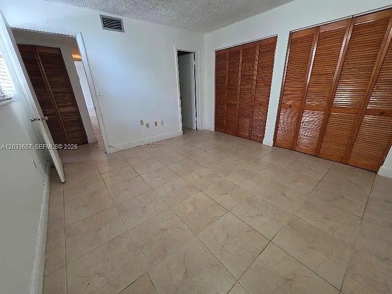 9411 SW 4th St #303 — Photo 8