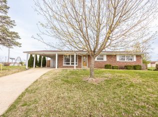17 Weigela Ct, Swansea, IL