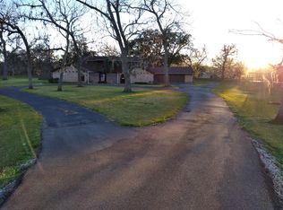 401 Westwood Rd, Angleton, TX 77515