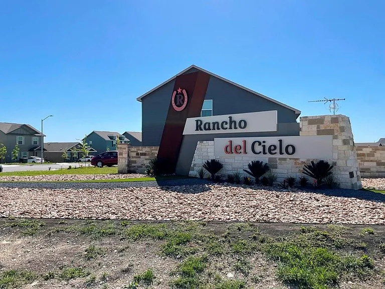 101 Hellcats Way — Photo 36