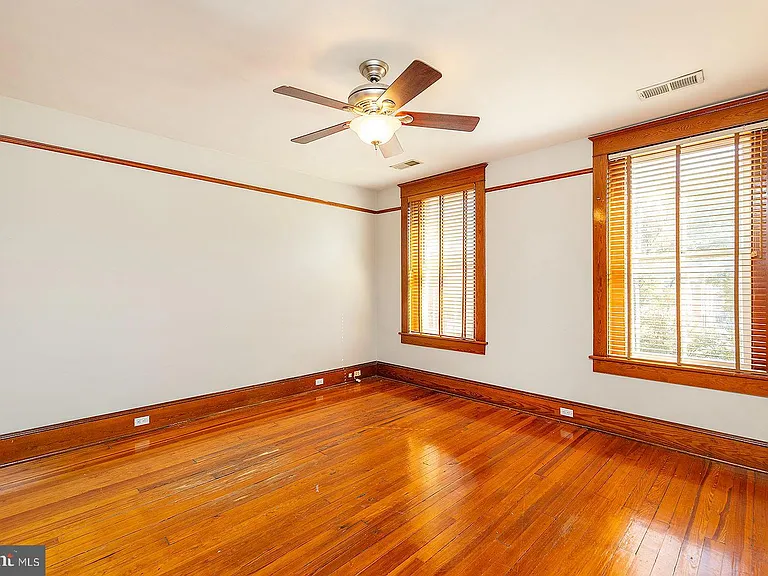 7 N Loudoun St #1/2 — Photo 29