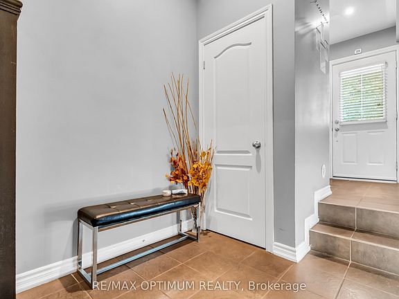 5th image of 151 Cedar Lake Cres