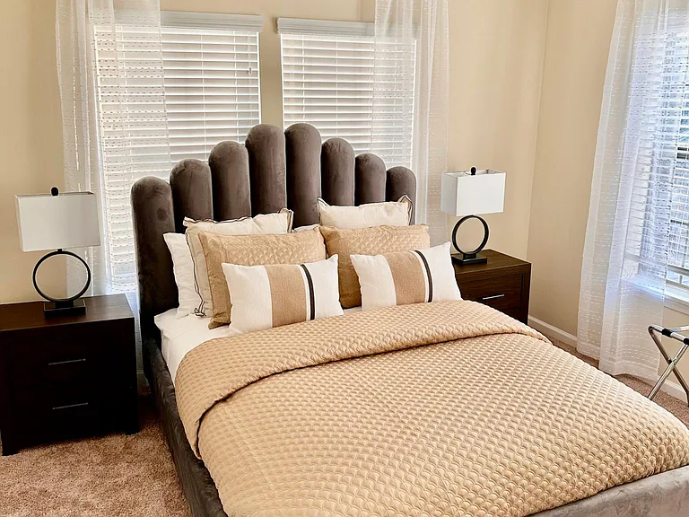 Bedroom 2-- Queen size bed.