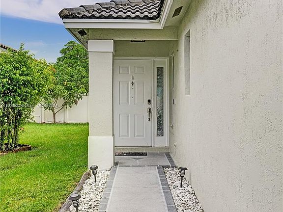 4th image of 16521 NW 22nd St