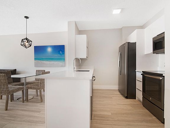 3rd image of 630 S Sapodilla Avenue #Ph20