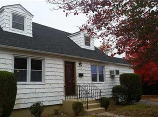 299 N Park Dr, Massapequa, NY 11758