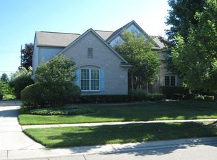 798 Loggers Cir, Rochester, MI 48307