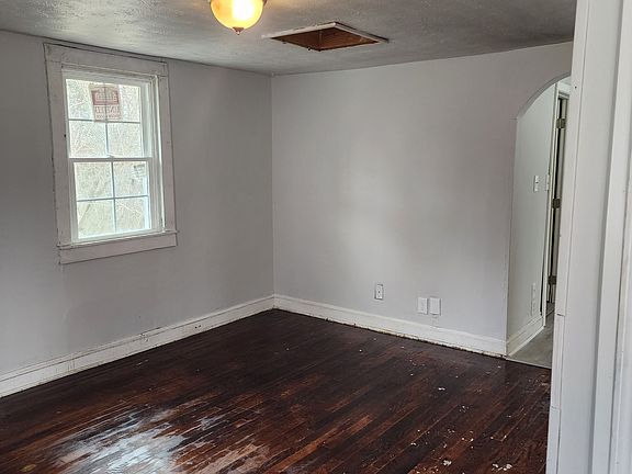 5th image of 1811 Park St