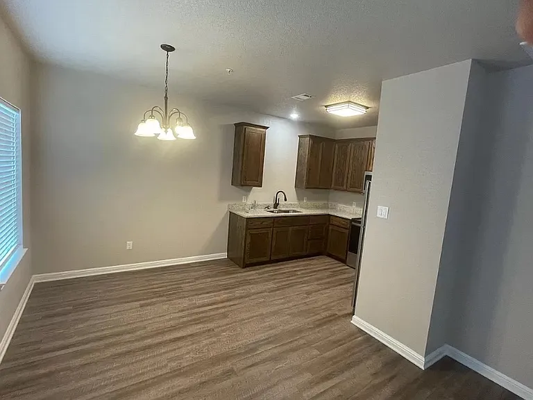 711 W Franklin St — Photo 1