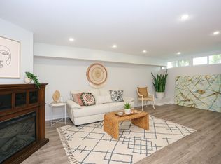 57 Davis Rd #1A, Aurora, ON L4G2B4