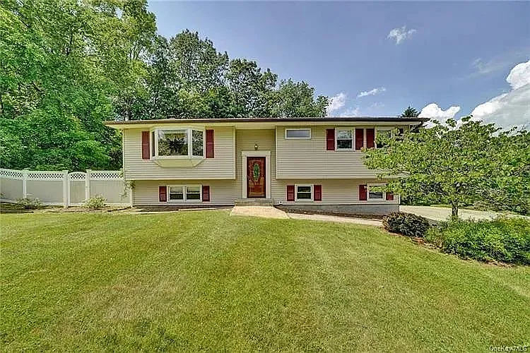 4 bed, $3,600 — Photo 1