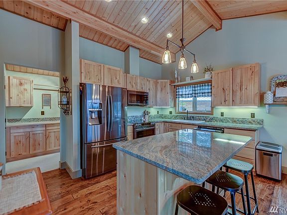 4th image of 39321 Mountain Park Dr E