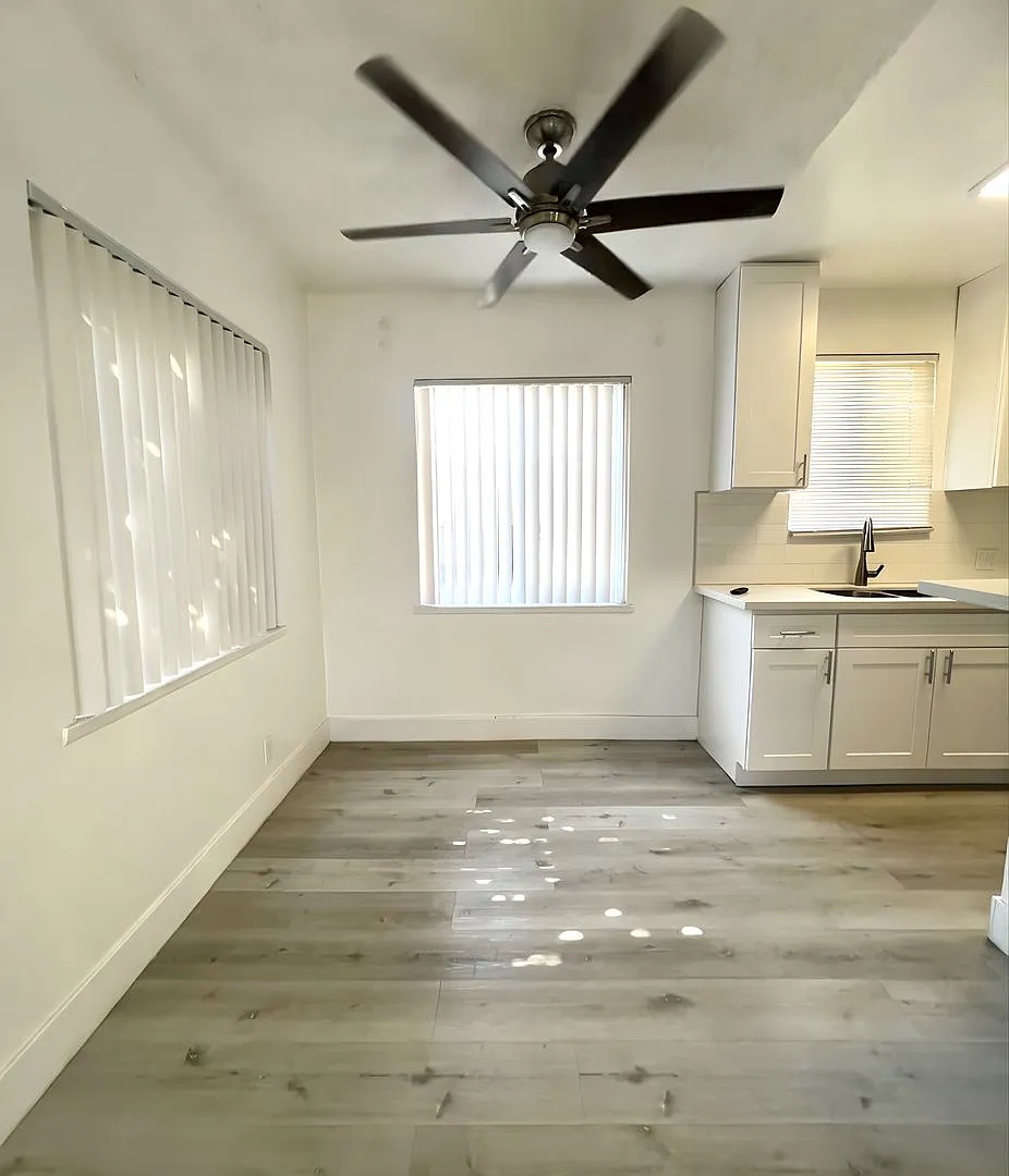 2027 S Ridgeley Dr — Photo 3
