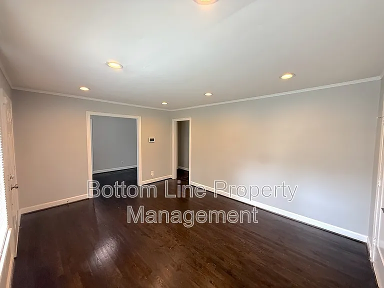 214 S Gardner Ave — Photo 4