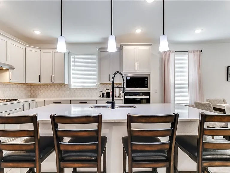 1304 Starling St — Photo 11