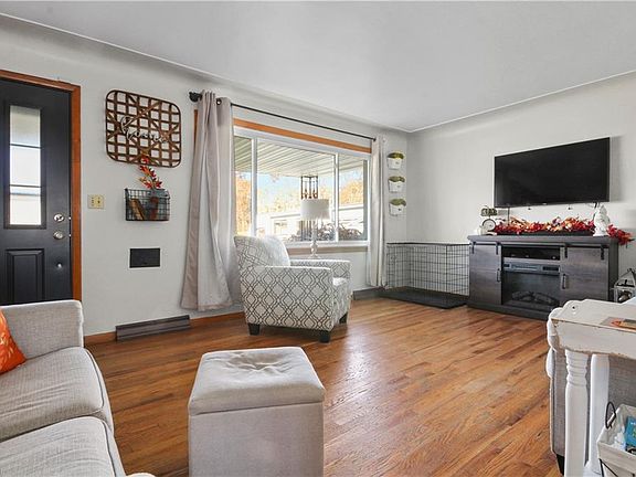 5th image of 2115 Cranbrook Ct