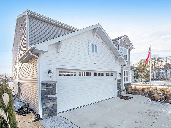3rd image of 580 Trumpeter Bay Dr