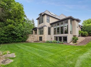 2224 Portico Grn, Wayzata, MN 55391