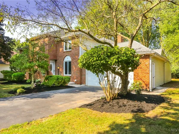 44 Valley Brook Ln, East Amherst, NY 14051