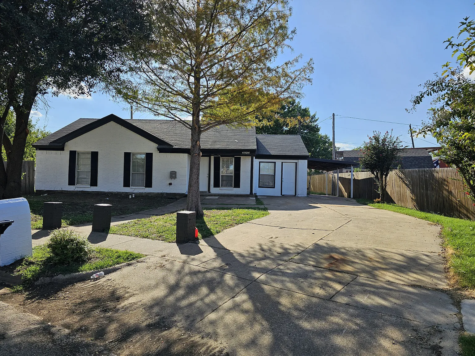 3 bed, 1353 sqft, $2,000 — Photo 2