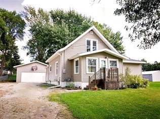 720 Park Ave, Center Point, IA 52213