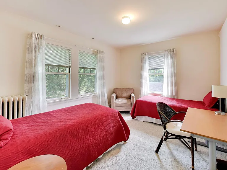 2624 Thayer St — Photo 29