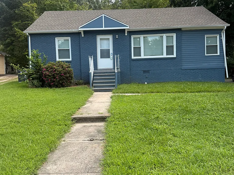 209 Highland Ave — Photo 1