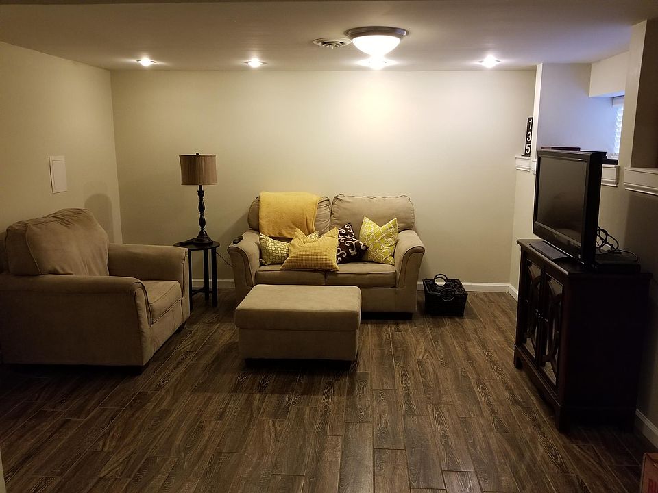 Lower bedroom
