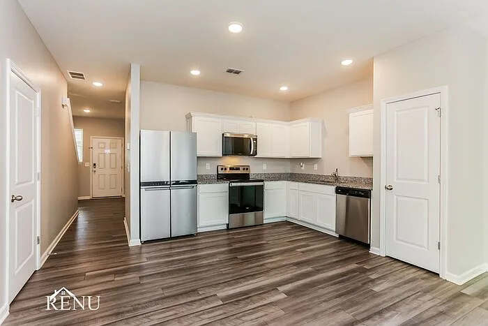 3 bed, 2.5 bath, 1386 sqft, $2,040 — Photo 4