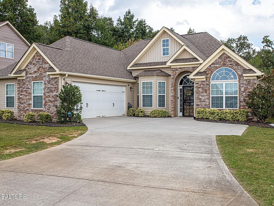 1st image of 142 Whispering Oaks Dr