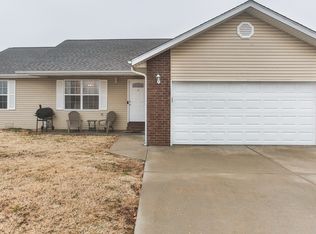 19 Zachs Ct, Reeds Spring, MO 65737