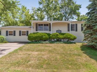225 Broadmore Rd SW, Cedar Rapids, IA 52404