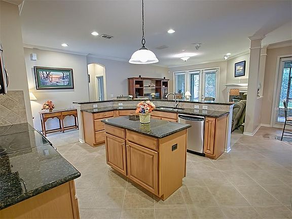5th image of 414 Macchi Ave