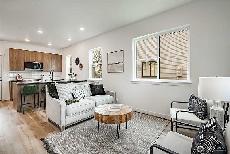 3rd image of 214 E Grover Street