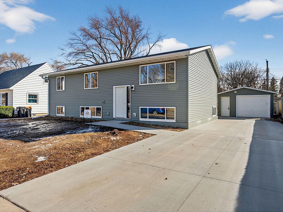 1st image of 810 13th St SE