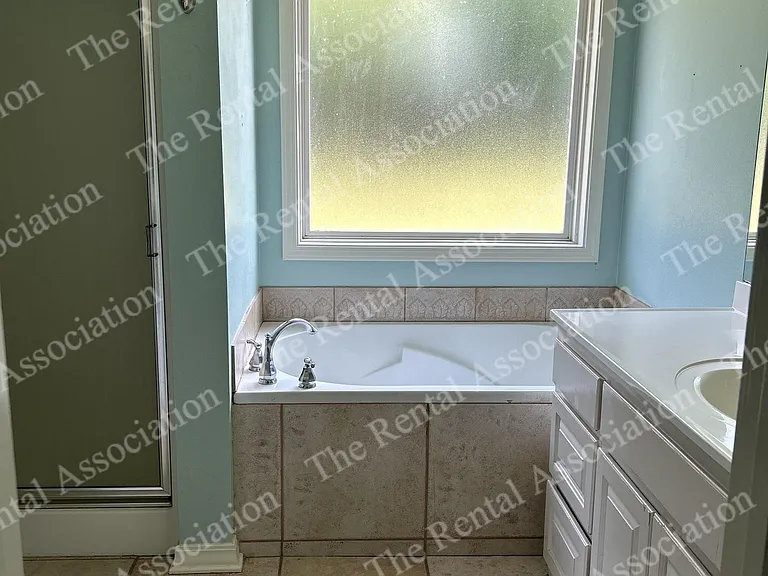 2302 Desiree St — Photo 9