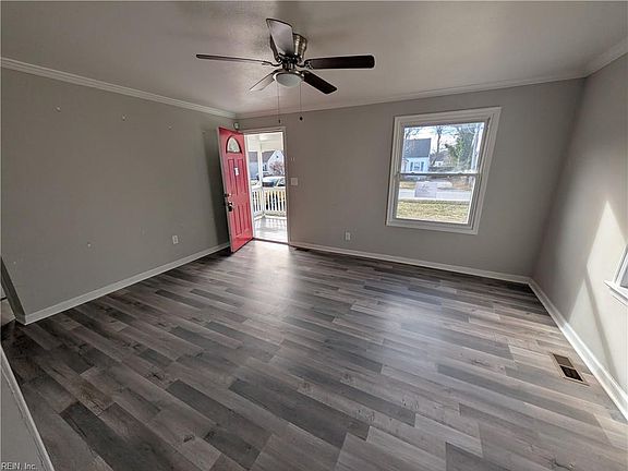 5th image of 622 Chapel St