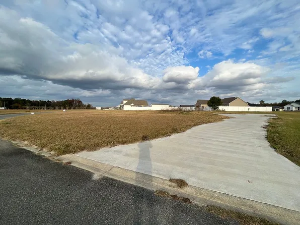 1251 Ineva Cir, Fitzgerald, GA 31750