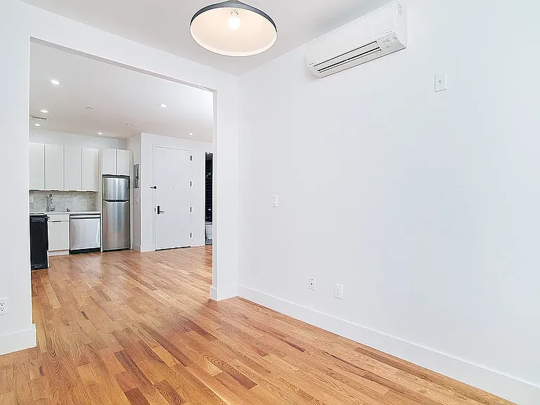 3215 Clarendon Rd #3R — Photo 6