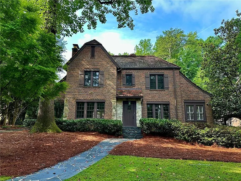 935 Stovall Blvd NE — Photo 1