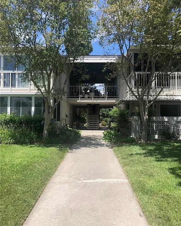 530 Via Estrada