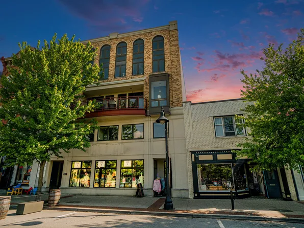 12 Washington Ave #8, Grand Haven, MI 49417