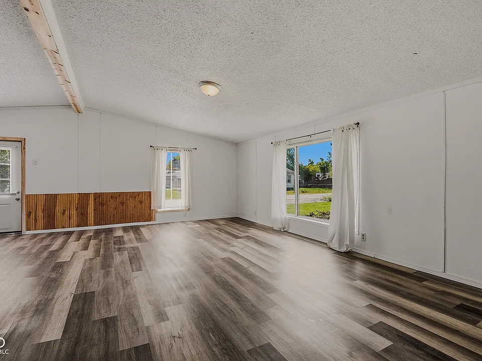 596 Glendale Dr