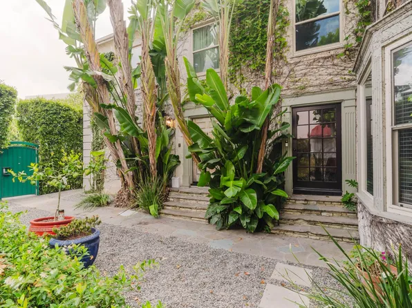 5962 San Vicente Blvd #4, Los Angeles, CA 90019
