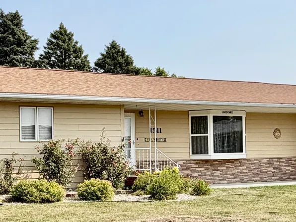 1511 Elmwood Ave, Milbank, SD 57252